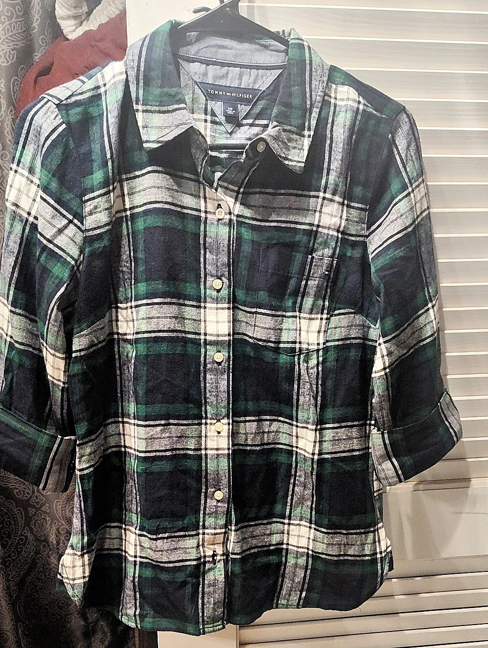 Tommy Hilfiger Plaid Button Down in Green & Black Size Medium